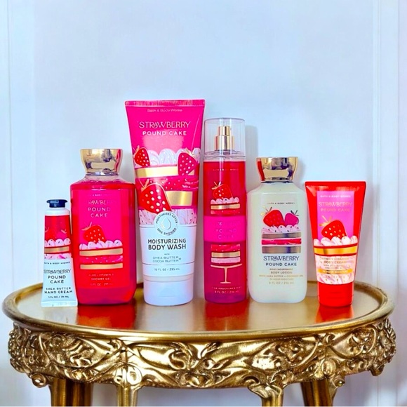 BATH AND BODY WORKS STRAWBERRY POUND CAKE 
BODY CARE SET - Picture 1 of 1